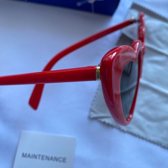Red Heart Sunglasses - Picture 2 of 5